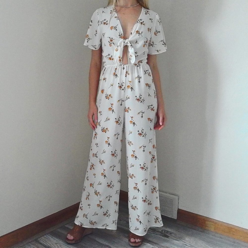 ✨HOST PICK✨ Forever 21 / Cute Cream & Floral Jumpsuit / Size: S